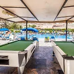 Апартаменты Cosy Communal Heated Pool *